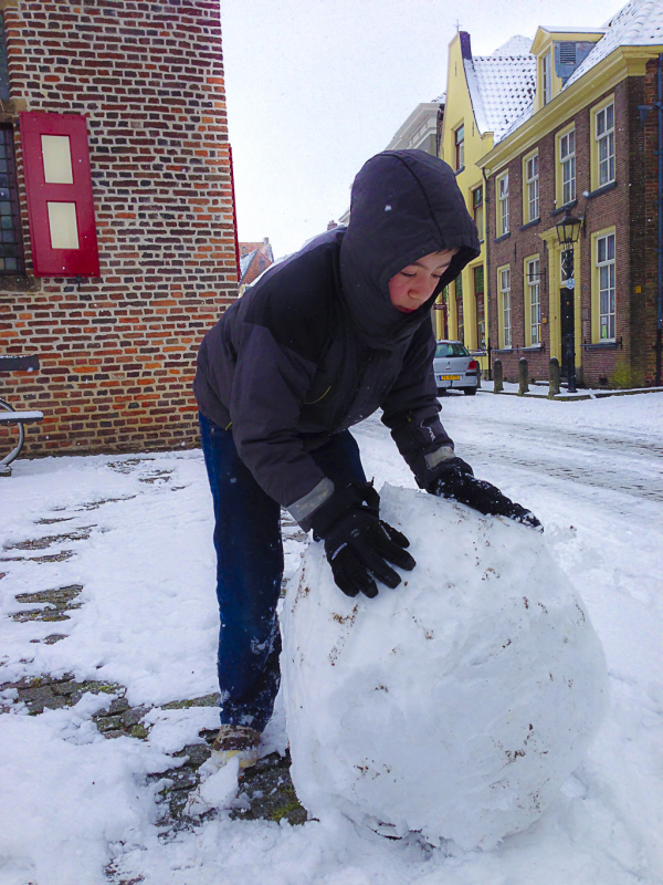 Sneeuwpop maken.