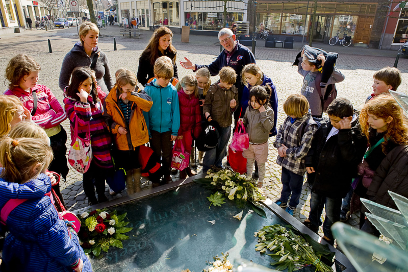 Wolkers monument, Voormarkt, Doesburg.